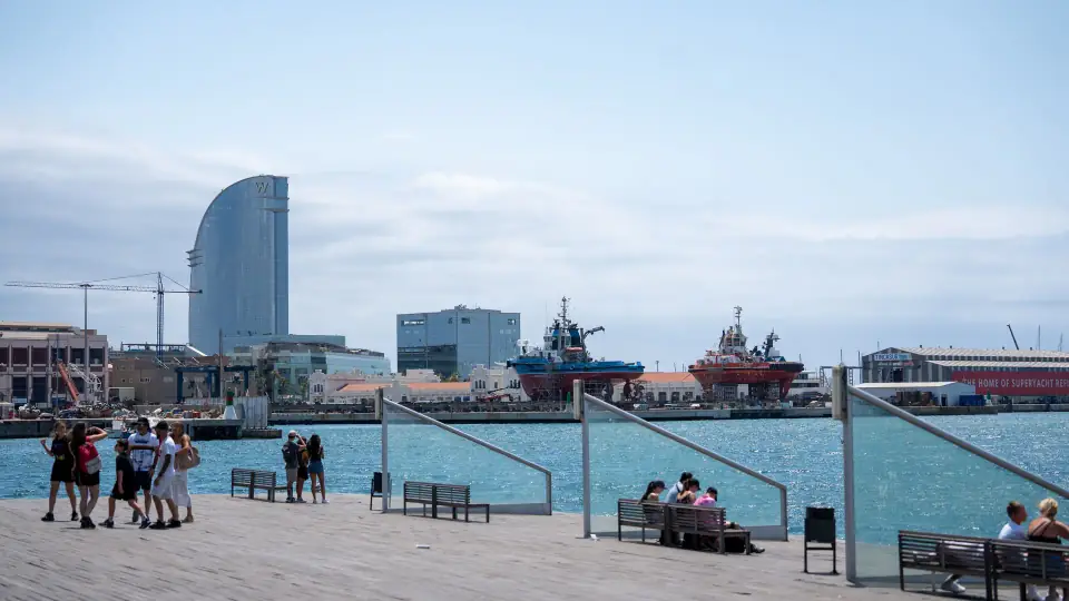People on Barcelona’s flat waterfront promenade