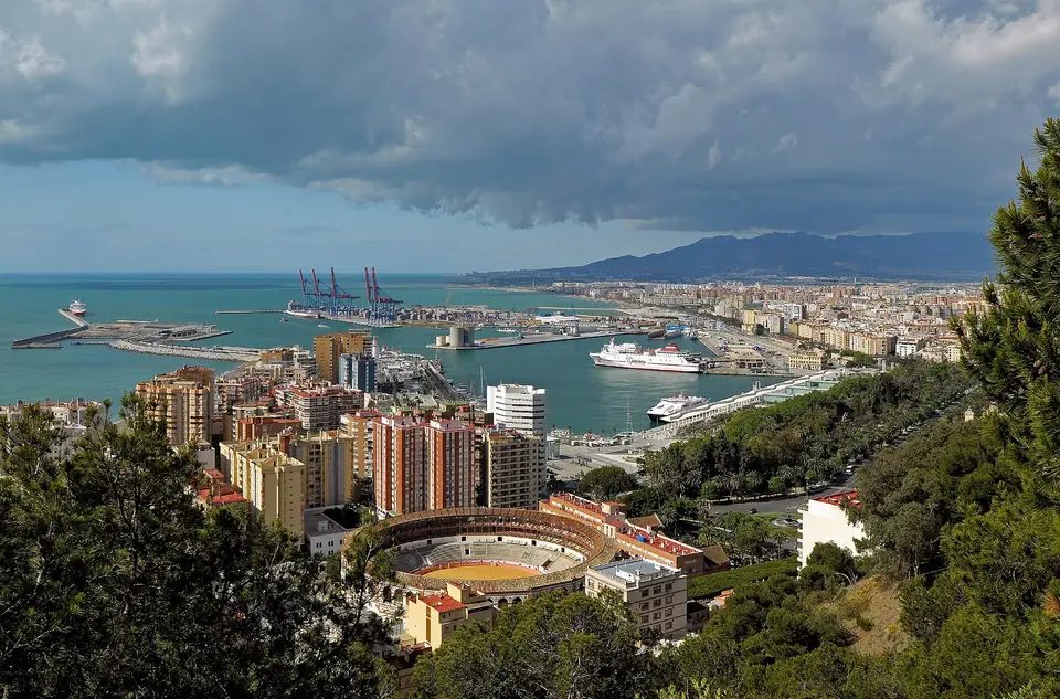 Málaga and its harbor from the Gibralfaro castle