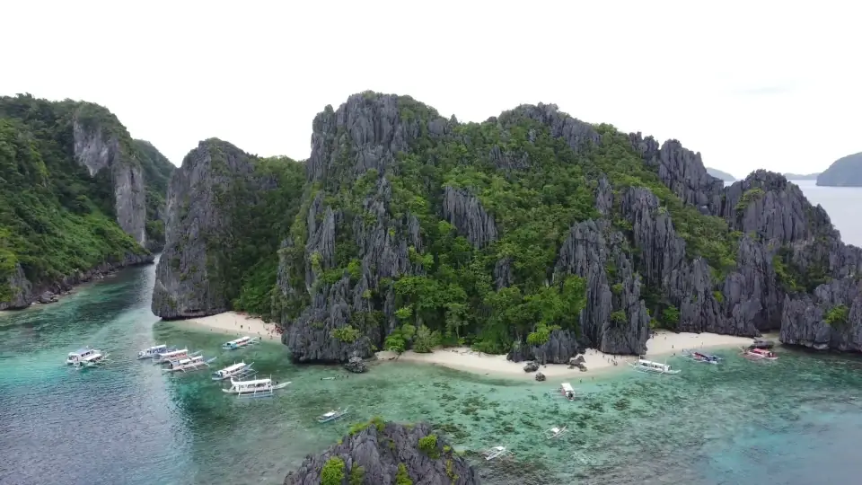 Limestone cliffs and lagoons at El Nido, Palawan
