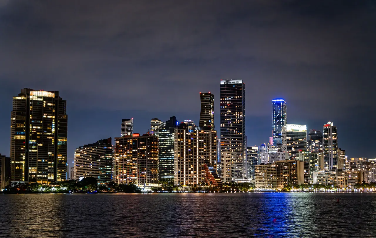 Captivating view of Miami’s illuminated skyline at night, showcasing its modern architecture and vibrant city life.